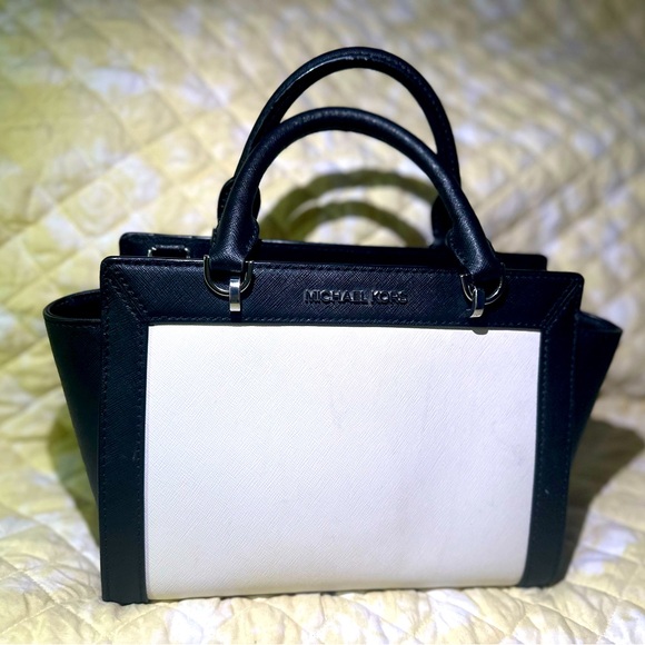 MICHAEL Michael Kors Handbags - Black and white Micheal Kors bag.